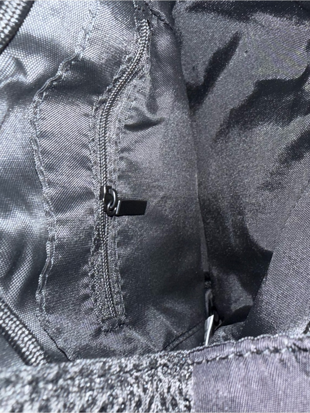 Alo Yoga Crossbody Bucket Bag NWT black - Picture 4 of 5